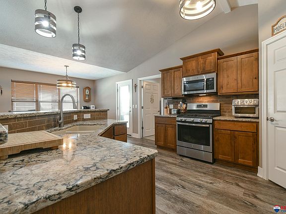 5th image of 350 Woodland Blvd
