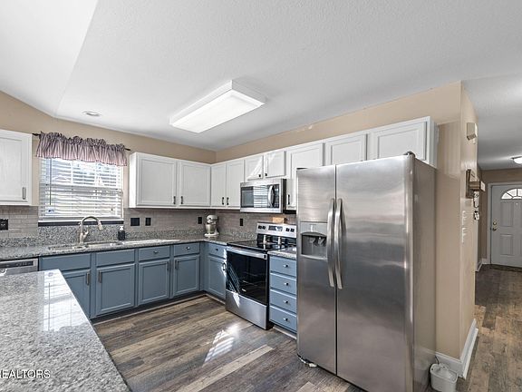 5th image of 3258 Thomas Hill Way