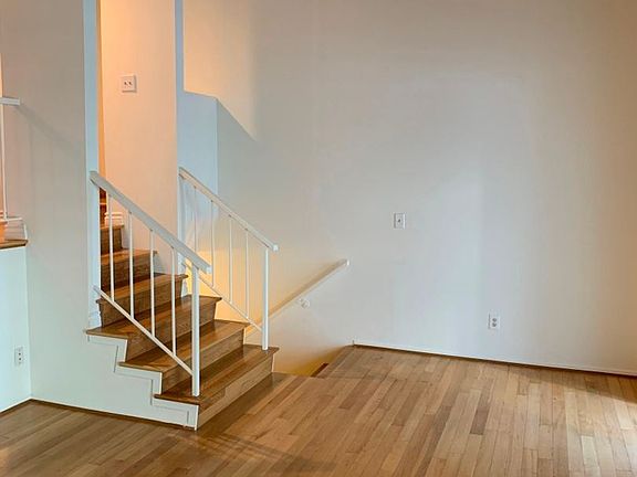 5th image of 11824 Moorpark St APT B