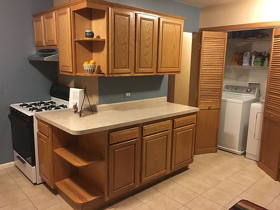 L-shaped kitchen, storage