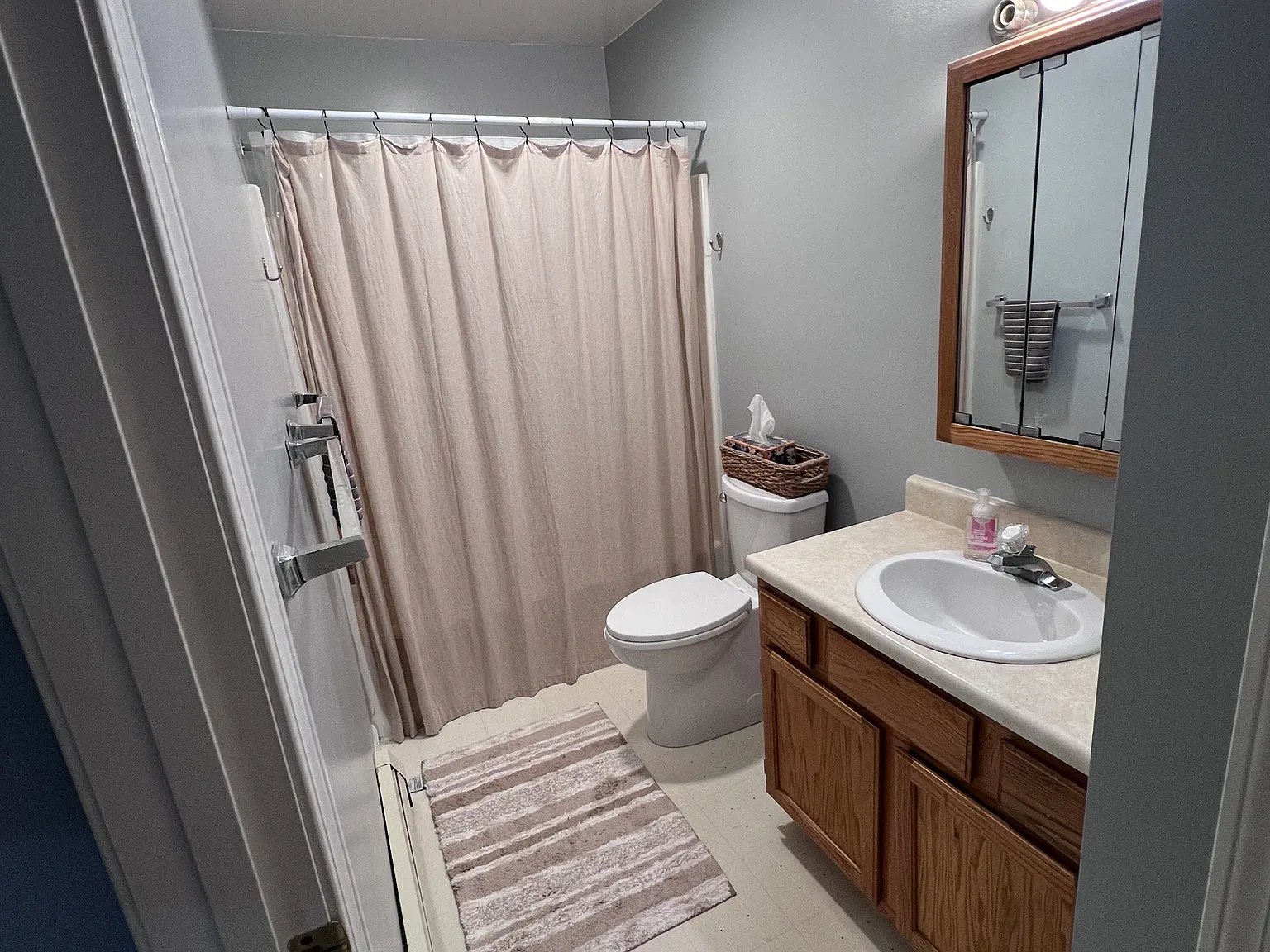 3 bed, 1.5 bath, 1600 sqft, $2,800 — Photo 2