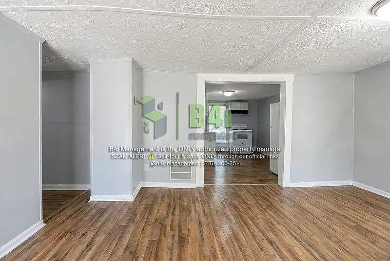 3 bed, 1.0 bath, 1252 sqft, $1,124 — Photo 3