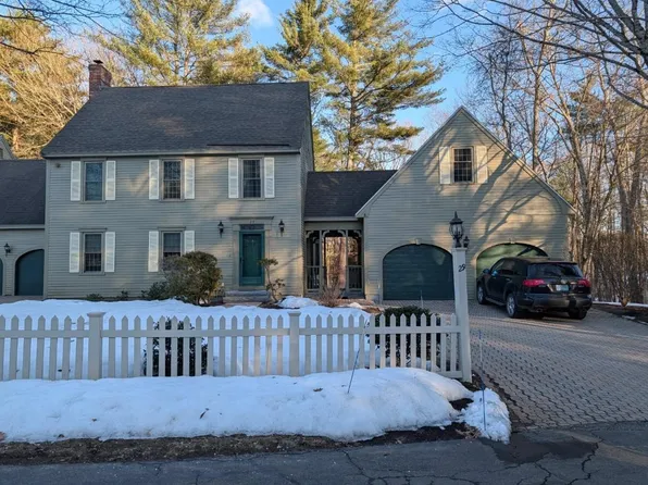 29 Lexington Drive, Atkinson, NH 03811