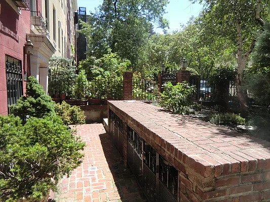 Sold by Barlavi Inc. | media 28