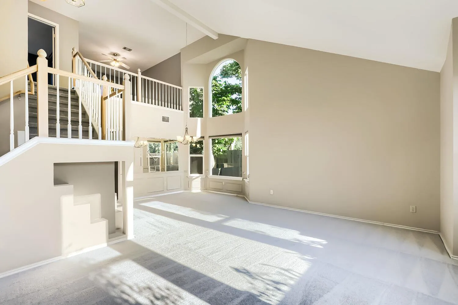 3 bed, 2.5 bath, 2479 sqft, $2,275 — Photo 3