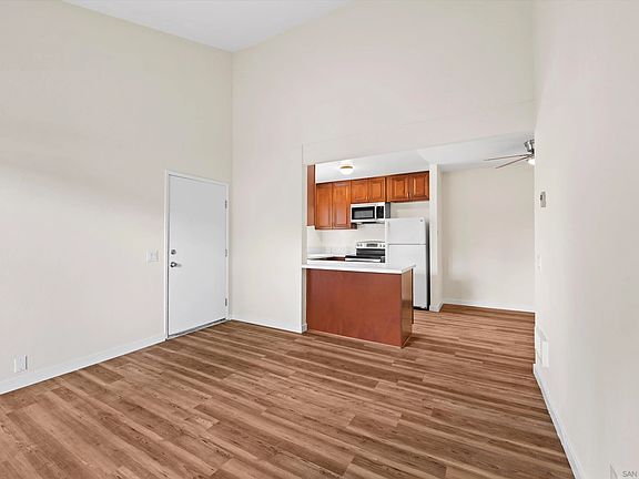 4th image of 1051 Rock Springs Rd APT 202
