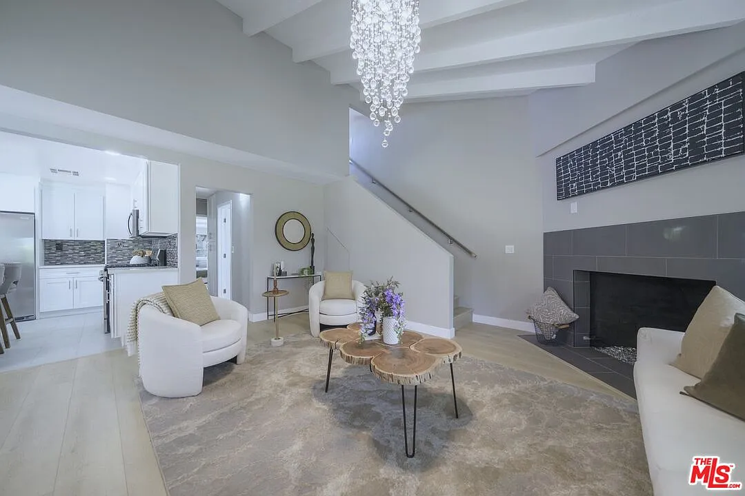 3 bed, 2.0 bath, 1235 sqft, $5,999 — Photo 2