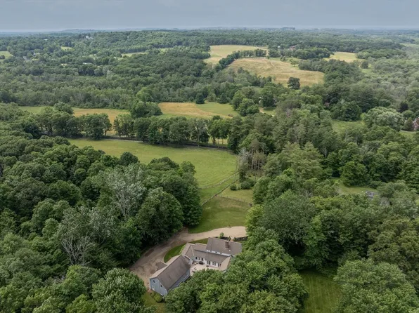 64 Prospect St, Topsfield, MA 01983