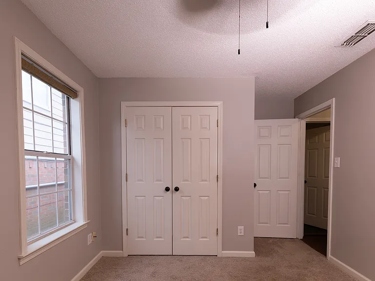 Second bedroom (carpet)