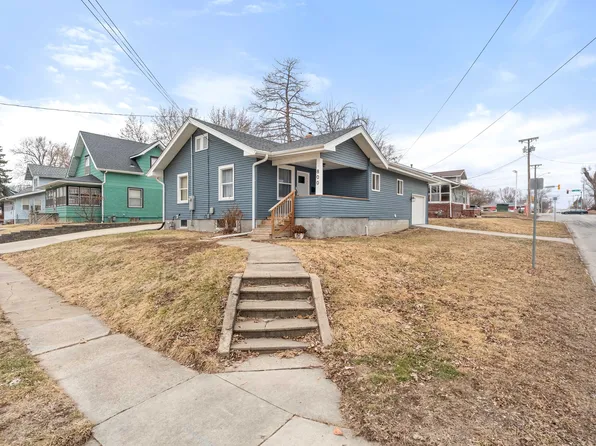 800 S 2nd Ave W, Newton, IA 50208