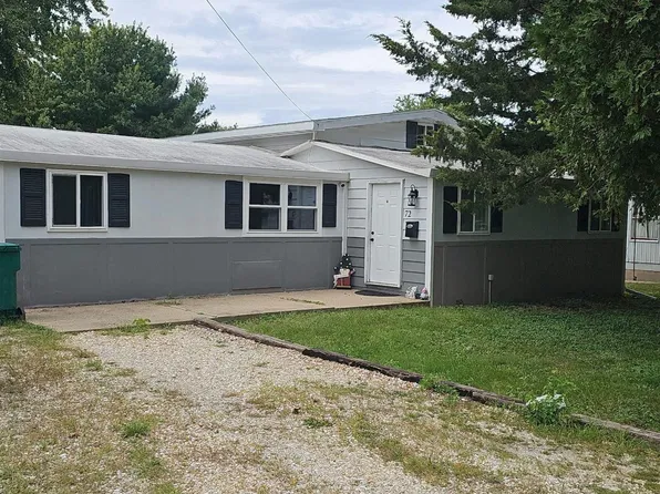 72 N Cedar St, Farmington, IL 61531