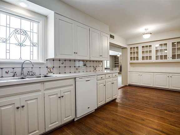 5th image of 4137 Stanhope St