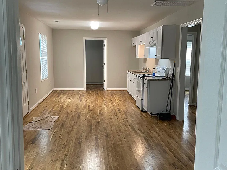 520 W Hunter St — Photo 4