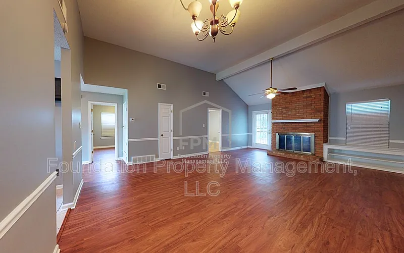 3 bed, 2.0 bath, 1197 sqft, $1,300 — Photo 3