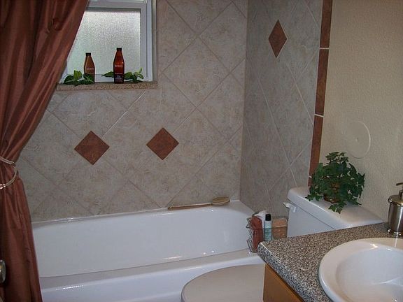 2nd image of 1419 N Detroit St APT 35