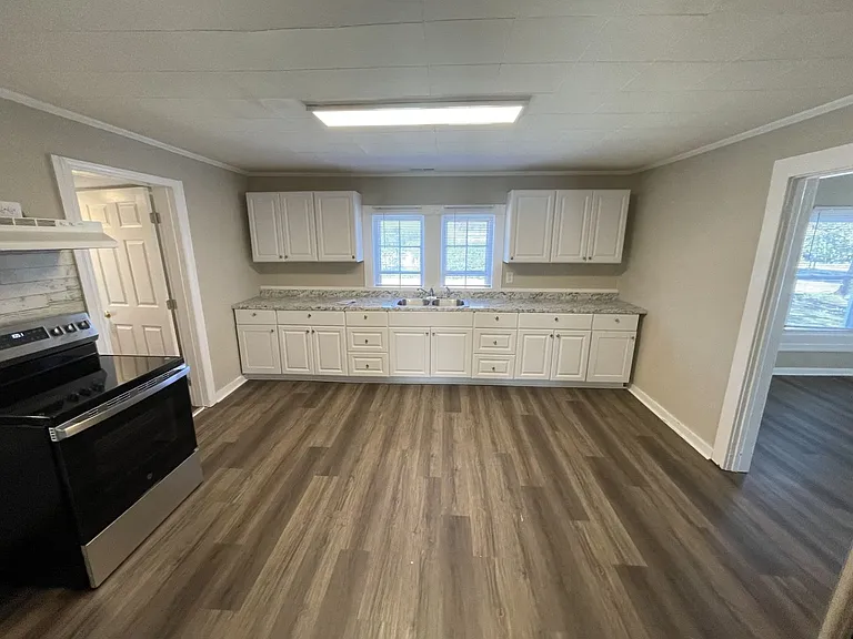 322 E Perry Ave — Photo 6