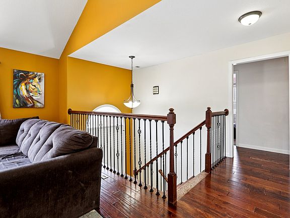 5th image of 625 Hidden Valley Dr