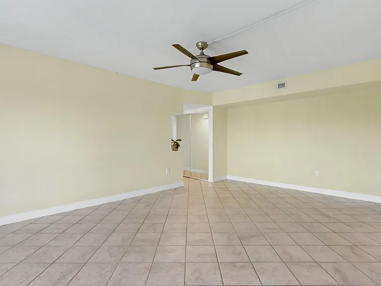 701 NW 19th St #401 — Photo 22