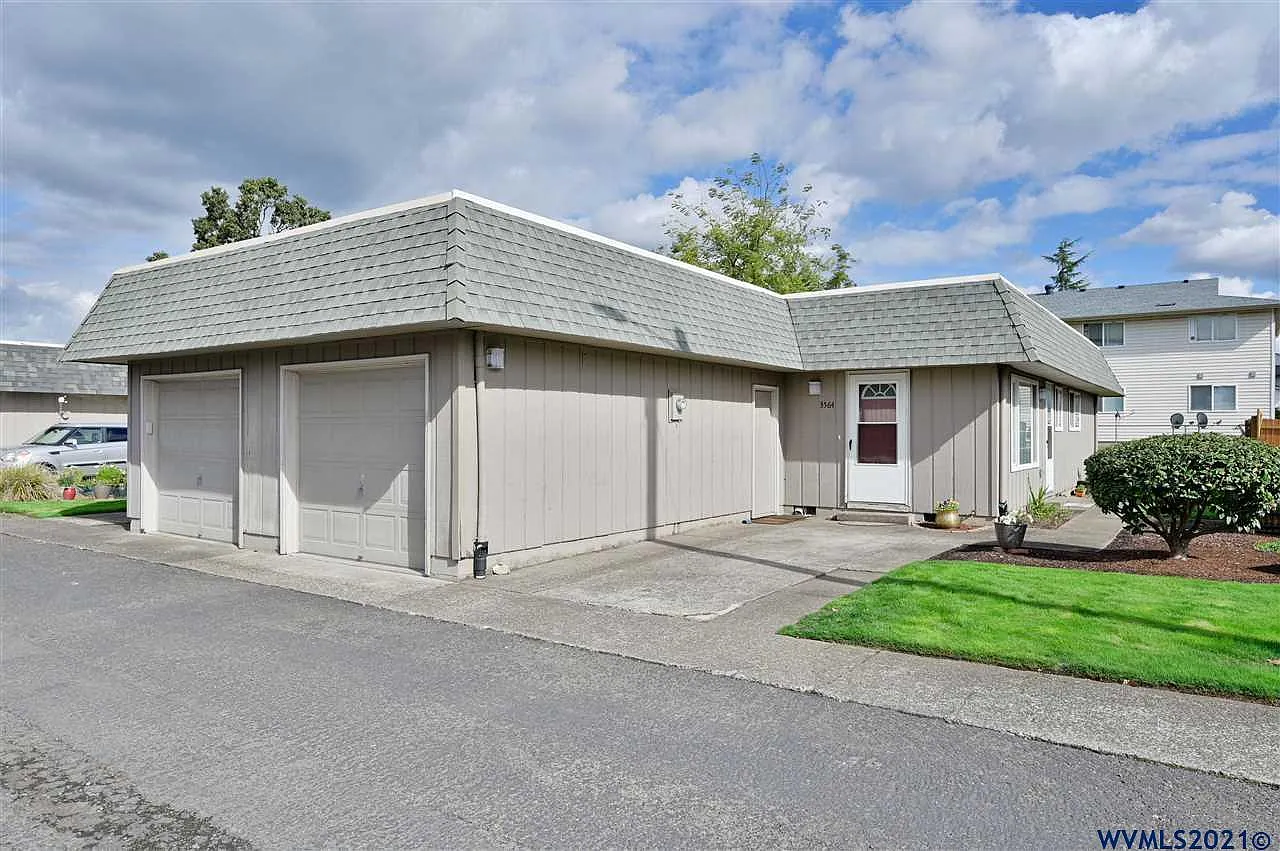 3564 Chiefs Ct NE photo 1