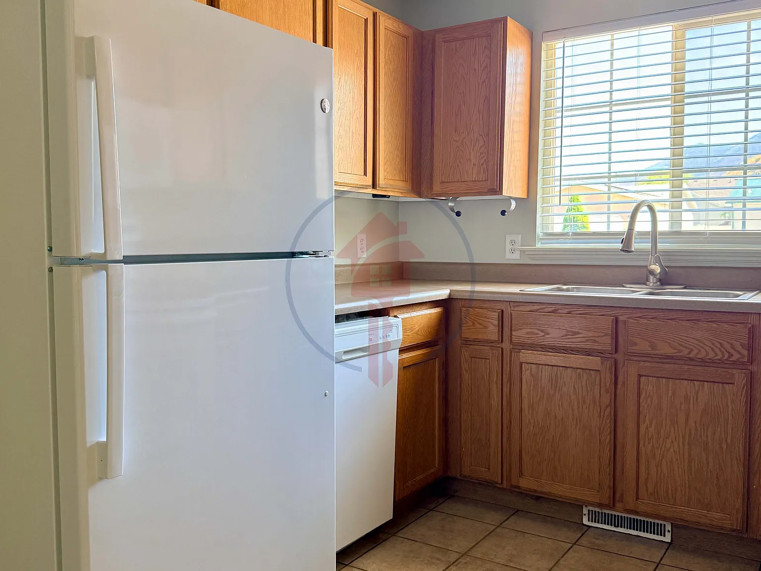 900 W Single Family Home — Photo 3