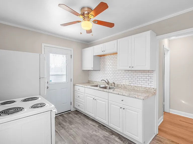 1318 Richmond Pl — Photo 22
