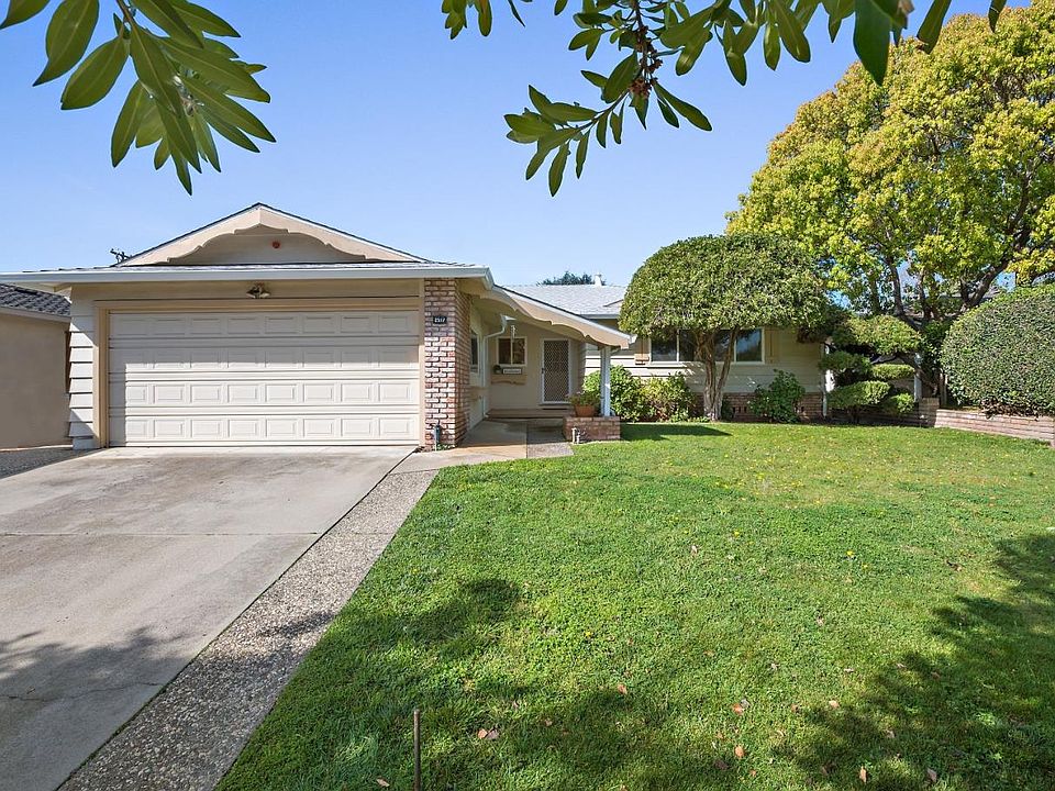 1st image of 2517 Aragon Way
