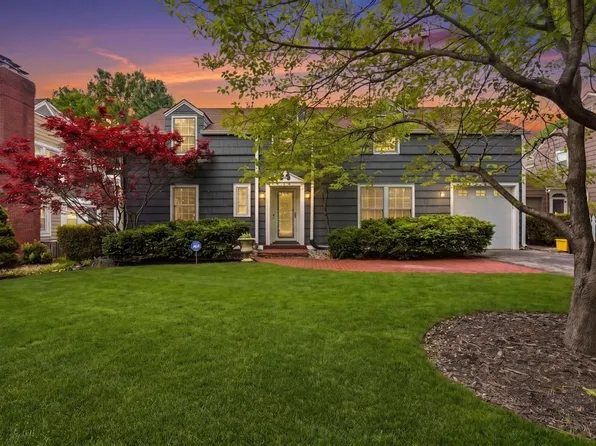 2105 W 50th Ter, Mission Woods, KS 66205