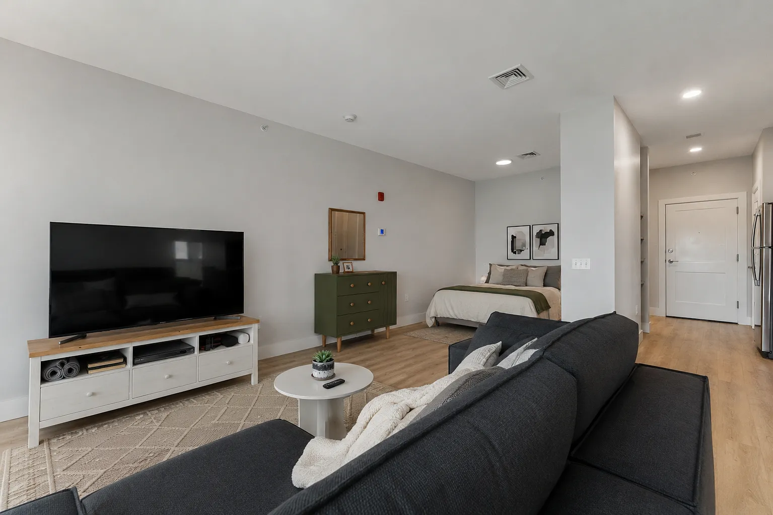 Stonecrop Apartments — Photo 3