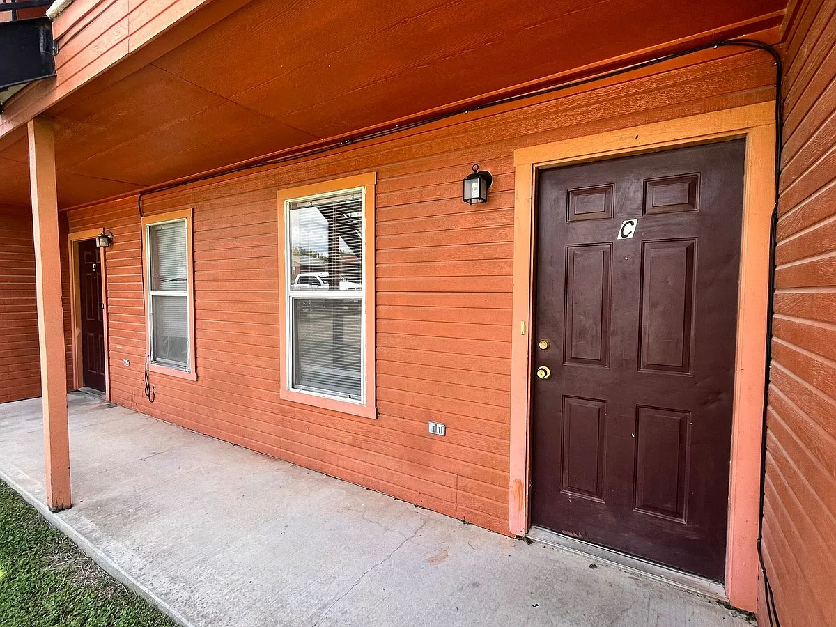 Building Photo - 1007 Circle M Dr #C