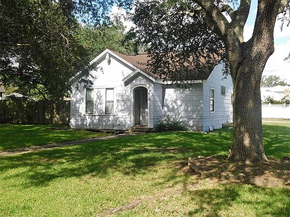 2nd image of 402 Avenue E