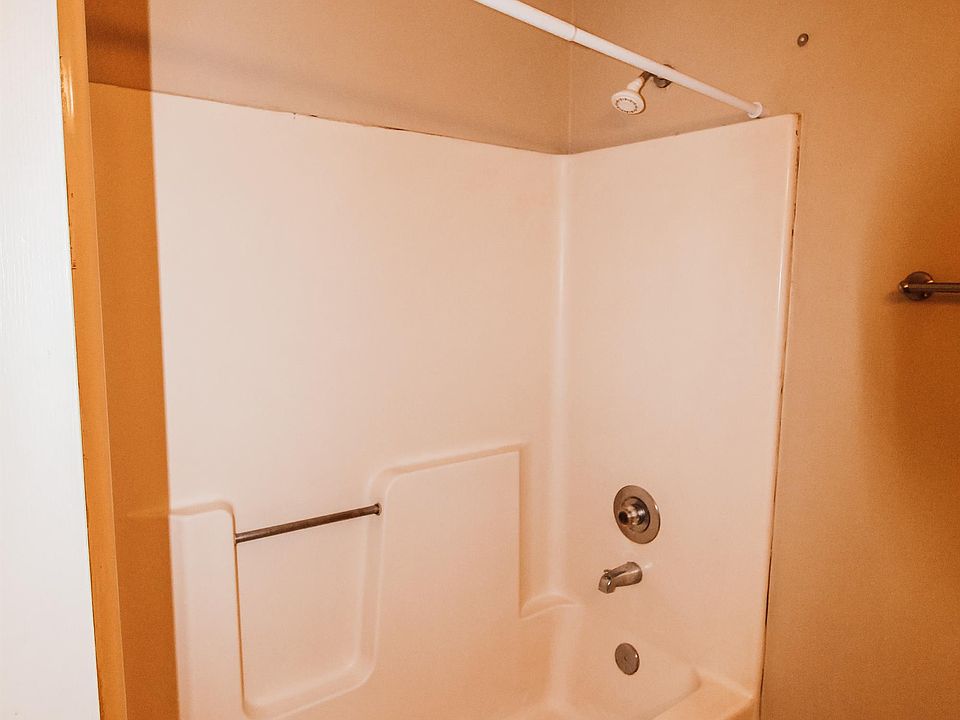 1st image of 140 Lanier Dr #27