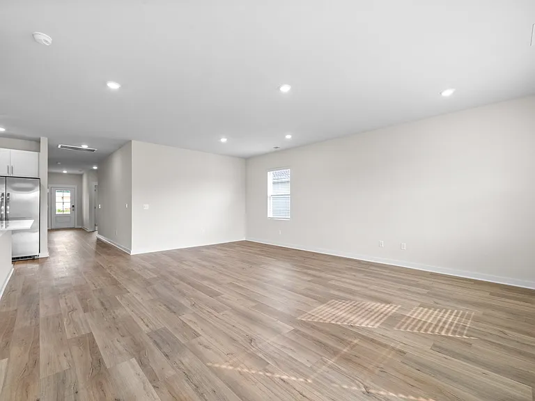 319 Lacewing Ln — Photo 8