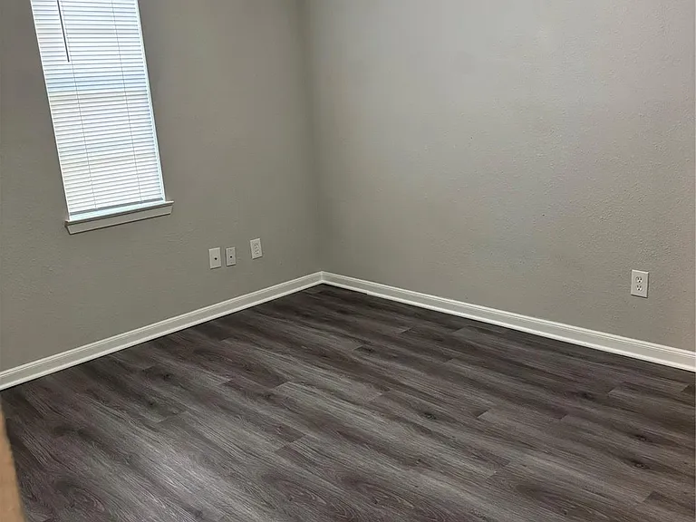 410 Shirlington Rd — Photo 12