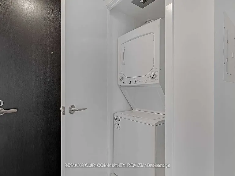 501 Yonge St #4802 — Photo 6