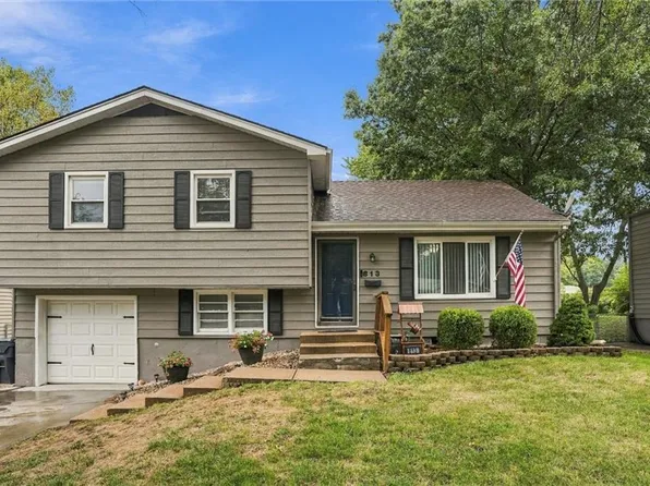 813 S Sunset Dr, Olathe, KS 66061