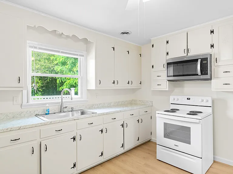 2389 Jefferson Hwy — Photo 8