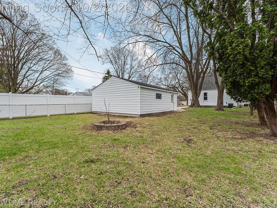 769 Coolidge Ave, photo 24
