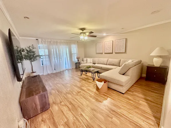 6388 Riverside Blvd, Sacramento, CA 95831