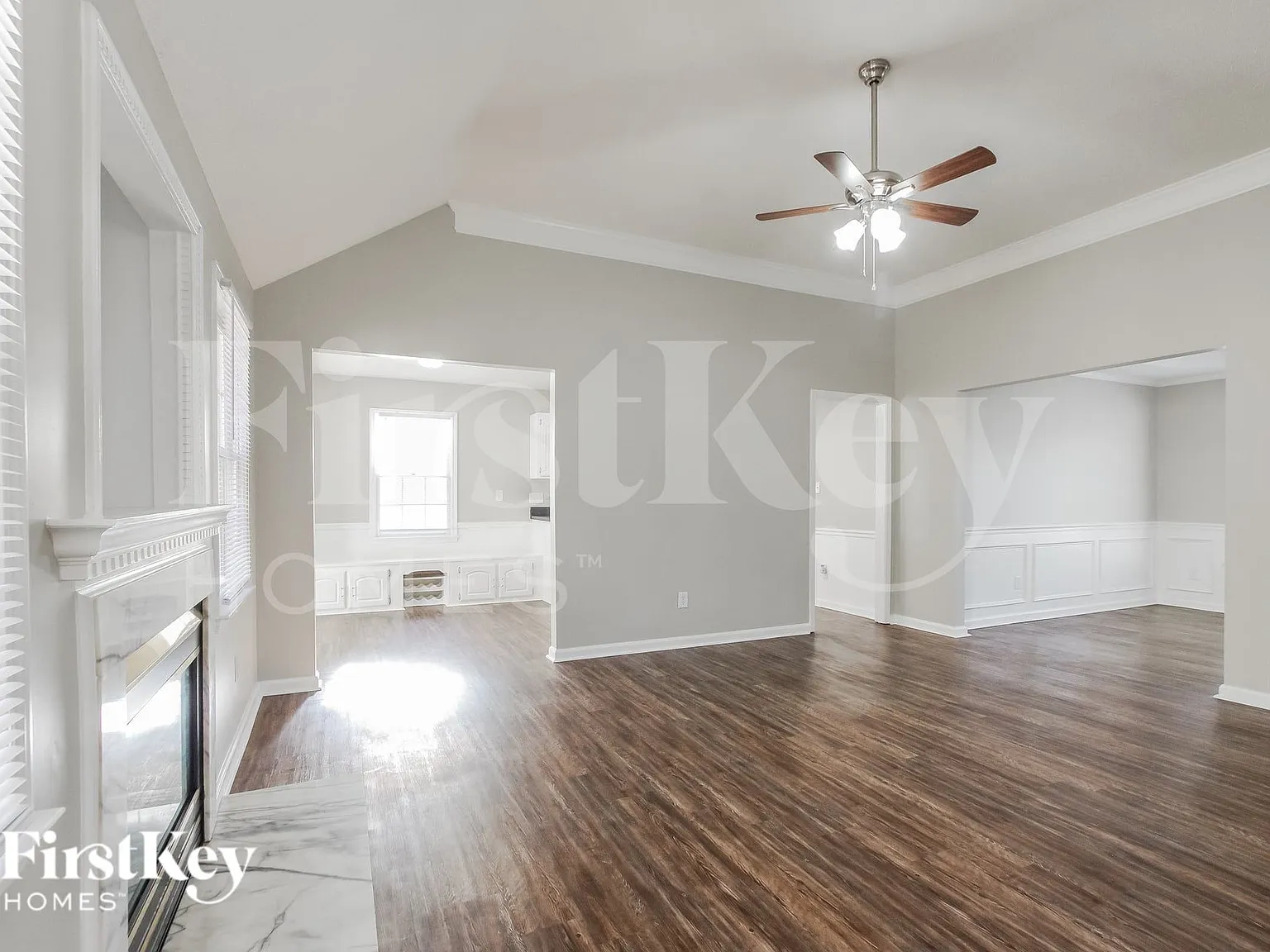 3 bed, 2.0 bath, 1696 sqft, $2,200 — Photo 2
