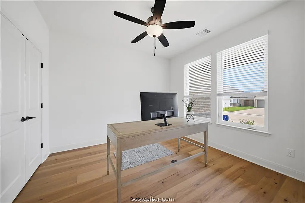 4 bed, 2549 sqft, $3,400 — Photo 3