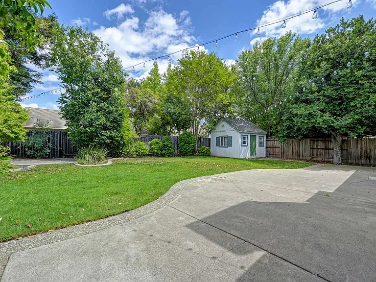 1690 Gill Dr — Photo 36
