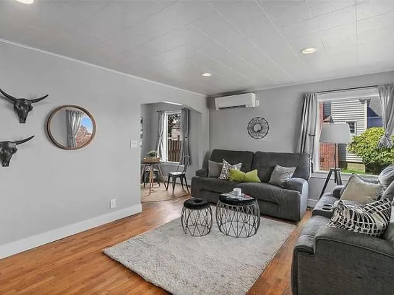 5212 Yakima Ave — Photo 2