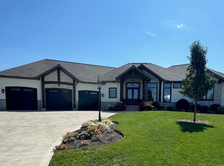 7511 Crowngate Cir NW, North Canton, OH 44720