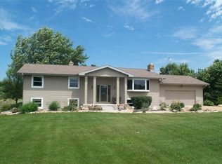 W8634 Stevenson Dr, Poynette, WI 53955