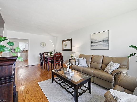 4th image of 2441 Barclay Rd