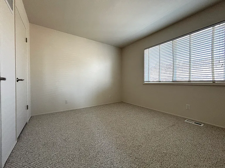 653 Bayview Dr — Photo 27