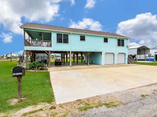 16 Peggy St E, Palacios, TX 77465