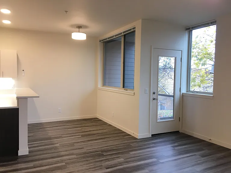 1736 NE 45th Ave #103 — Photo 6