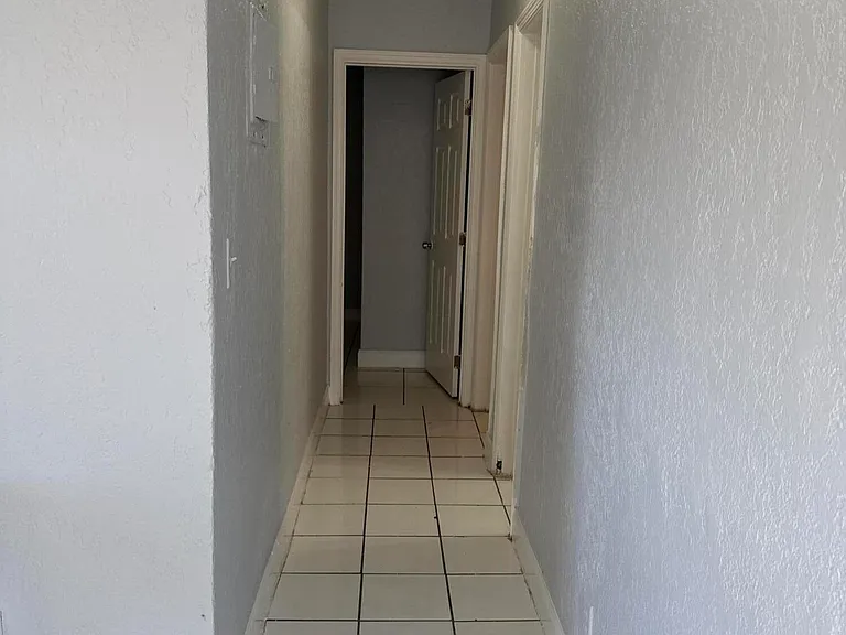 720 SW 7th St #4 — Photo 19