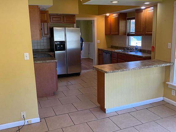 5th image of 128 N West End Blvd